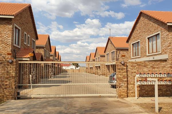 To Let 2 Bedroom Property for Rent in Miederpark North West
